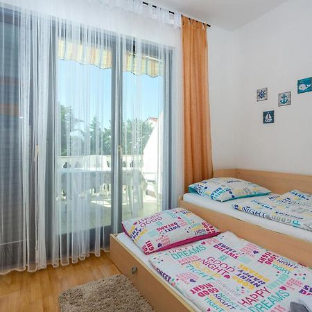 Beautiful Apartment In Malinska With Kitchen Екстер'єр фото