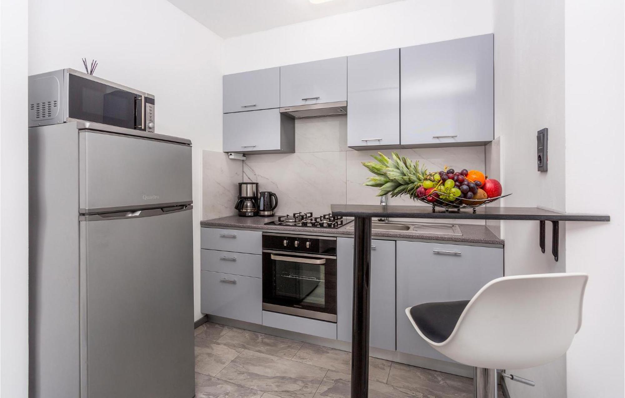 Beautiful Apartment In Malinska With Kitchen Екстер'єр фото